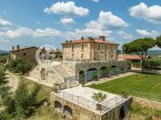 Rustici e casali in vendita di 2745 m² in Strada...