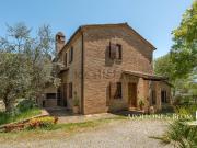 Rustici e casali in vendita di 279 m² in Strada per...