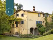 Rustici e casali in vendita di 280 m² in Via del Poggiolo