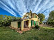Rustici e casali in vendita di 293 m²