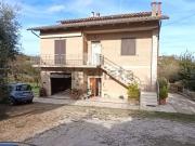 Rustici e casali in vendita di 300 m²