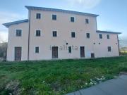 Rustici e casali in vendita di 300 m² in Frazione...