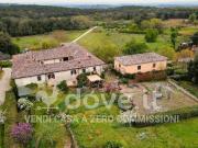 Rustici e casali in vendita di 300 m² in Strada di...
