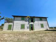 Rustici e casali in vendita di 300 m² in Strada...