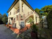 Rustici e casali in vendita di 300 m² in Strada Vicinale...