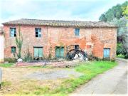 Rustici e casali in vendita di 300 m² in Via Comunale...