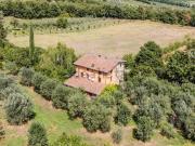 Rustici e casali in vendita di 300 m² in Via Poggio...