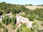 Rustici e casali in vendita di 304 m² in Via mombaroccese