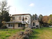 Rustici e casali in vendita di 309 m² in Via Argine...