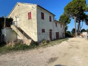 Rustici e casali in vendita di 320 m² in Strada Comunale...