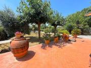 Rustici e casali in vendita di 327 m² in Via Interna