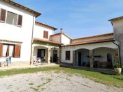 Rustici e casali in vendita di 330 m²