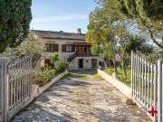 Rustici e casali in vendita di 330 m² in Strada...