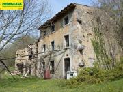 Rustici e casali in vendita di 330 m² in Via Cunegatti