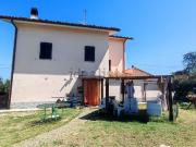 Rustici e casali in vendita di 340 m²