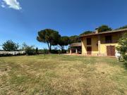 Rustici e casali in vendita di 340 m² in Strada del...