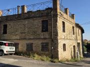 Rustici e casali in vendita di 345 m² in Strada...