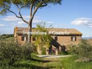 Rustici e casali in vendita di 350 m² in Località I Poggi