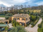 Rustici e casali in vendita di 350 m² in Località San Savino