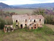 Rustici e casali in vendita di 350 m² in Strada della...
