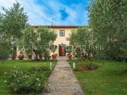 Rustici e casali in vendita di 350 m² in Via dei Guadi