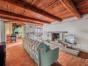 Rustici e casali in vendita di 350 m² in Via Fiorentina