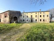 Rustici e casali in vendita di 350 m² in Via Lovolo