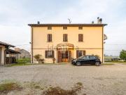 Rustici e casali in vendita di 352 m² in Via Fossa, 3