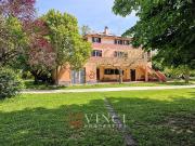 Rustici e casali in vendita di 360 m² in Strada...