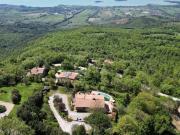 Rustici e casali in vendita di 360 m² in Via della...