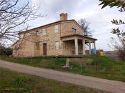 Rustici e casali in vendita di 370 m²