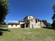 Rustici e casali in vendita di 370 m² in Strada...