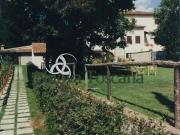 Rustici e casali in vendita di 380 m² in Strada...