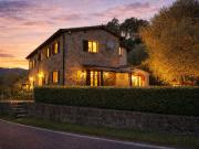 Rustici e casali in vendita di 390 m² in Via Casa Nuova