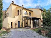 Rustici e casali in vendita di 400 m²