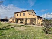 Rustici e casali in vendita di 400 m² in Via Colombiera