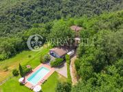 Rustici e casali in vendita di 400 m² in Via delle Colline