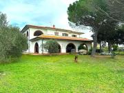 Rustici e casali in vendita di 400 m² in Via Filippo Turati