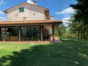 Rustici e casali in vendita di 400 m² in Via San Donato