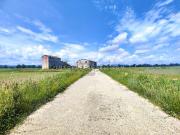 Rustici e casali in vendita di 401 m² in Strada Comunale...