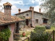 Rustici e casali in vendita di 401 m² in Strada...