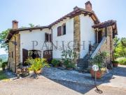Rustici e casali in vendita di 407 m² in Via Lauretana...
