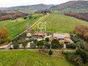 Rustici e casali in vendita di 435 m² in Strada...