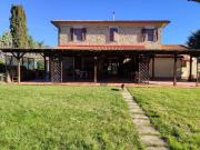 Rustici e casali in vendita di 418 m² in Strada...