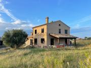 Rustici e casali in vendita di 420 m² in Contrada...