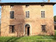 Rustici e casali in vendita di 424 m² in Località Bertoni