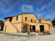 Rustici e casali in vendita di 438 m²