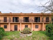 Rustici e casali in vendita di 444 m² in Via Crocetta, 39