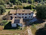 Rustici e casali in vendita di 450 m² in Strada di Siano