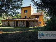 Rustici e casali in vendita di 450 m² in Strada senza nome